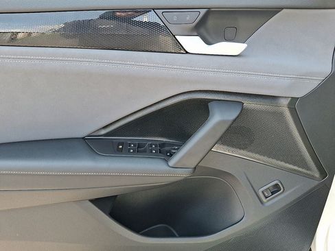 New 2026 Volkswagen Tiguan SE w/ Panoramic Sunroof Package AWD/4WD image 13