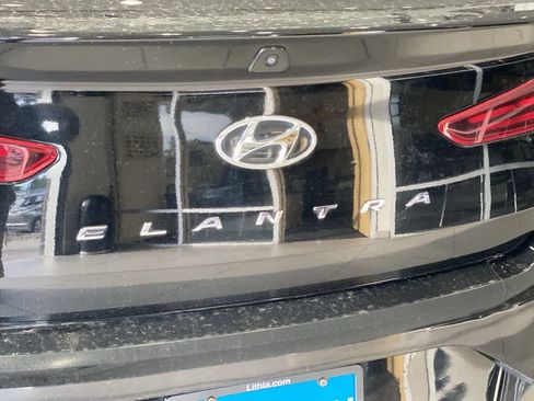 Used 2020 Hyundai Elantra SEL FWD image 11