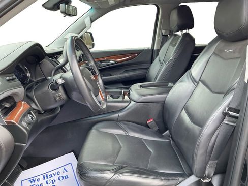 Used 2019 Cadillac Escalade Luxury image 9