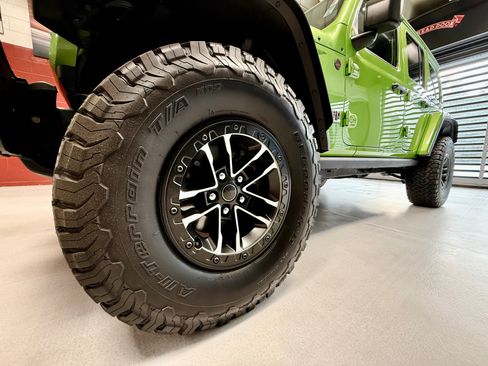 Certified 2025 Jeep Wrangler Unlimited Rubicon AWD/4WD image 16
