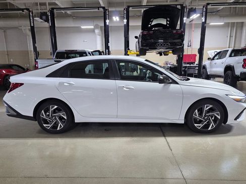 Certified 2025 Hyundai Elantra Sport FWD image 8