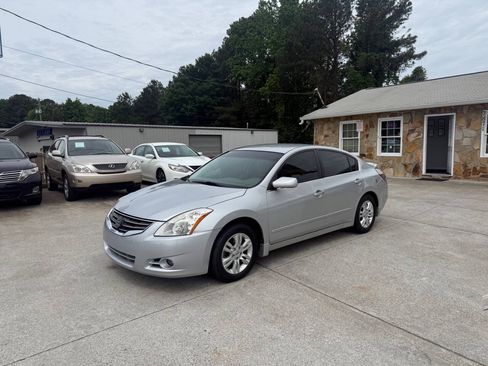 Used 2011 Nissan Altima 2.5 S w/ Special Edition Pkg FWD image 3
