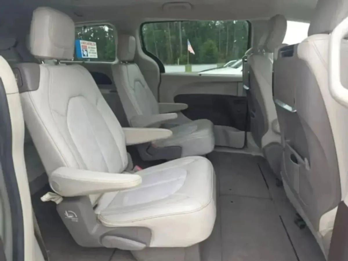 Used 2020 Chrysler Pacifica Touring-L Plus w/ Tire & Wheel Group FWD image 49