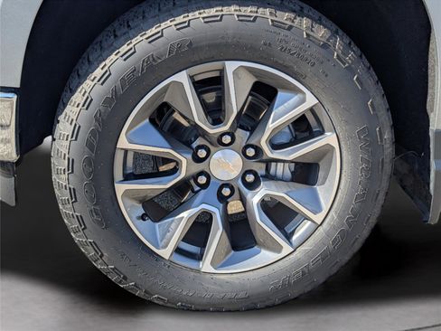 Used 2024 Chevrolet Silverado 1500 LT image 10