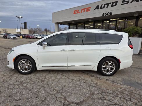 Used 2019 Chrysler Pacifica Limited w/ Advanced Safetytec Group image 8