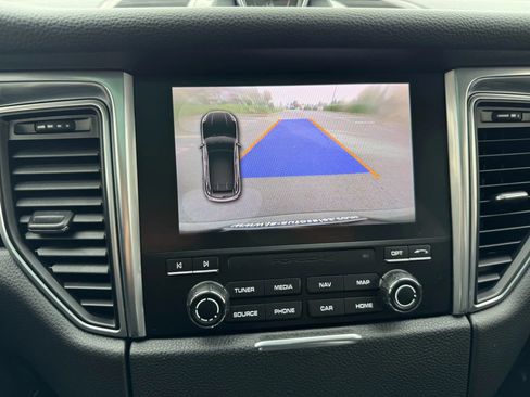 Used 2018 Porsche Macan image 38