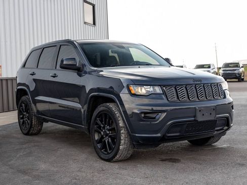 Used 2018 Jeep Grand Cherokee Altitude image 5