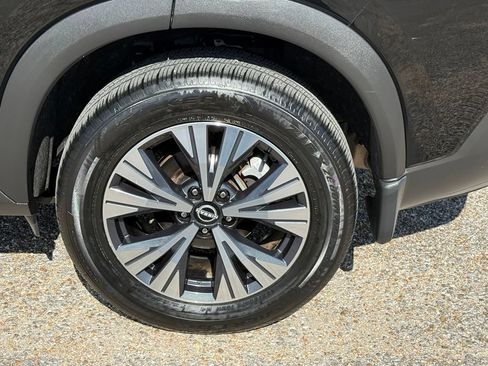 Used 2023 Nissan Rogue SV FWD image 8