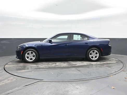 Used 2016 Dodge Charger SE image 4