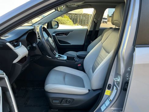 Used 2021 Toyota RAV4 Limited AWD/4WD image 10