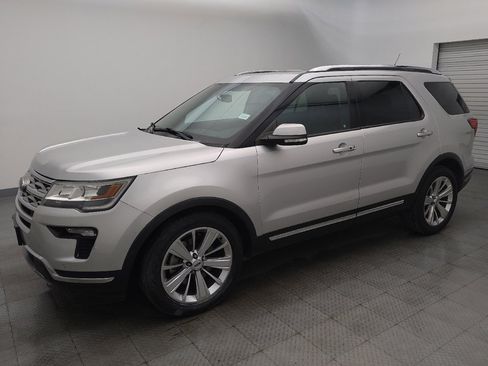 Used 2019 Ford Explorer Limited w/ Class III Trailer Tow Package FWD image 2
