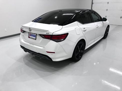 Used 2022 Nissan Sentra SR w/ SR Premium Package image 8
