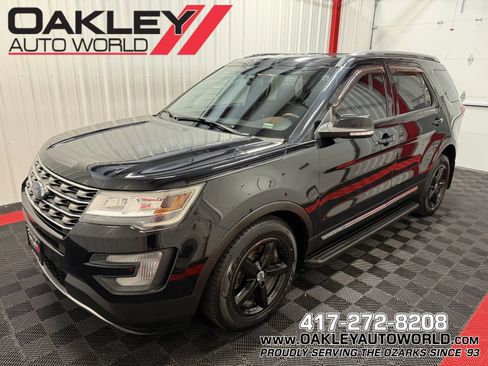 Used 2017 Ford Explorer XLT AWD/4WD image 1