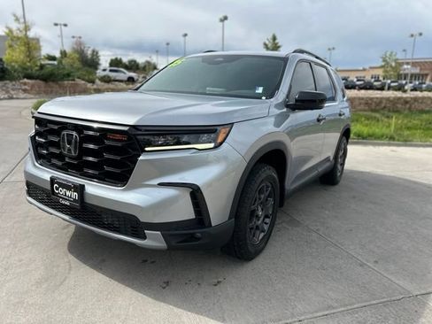 Used 2025 Honda Pilot TrailSport image 4
