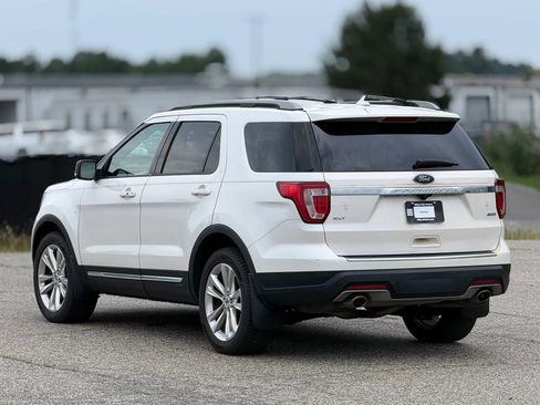 Used 2018 Ford Explorer XLT w/ Equipment Group 202A AWD/4WD image 10