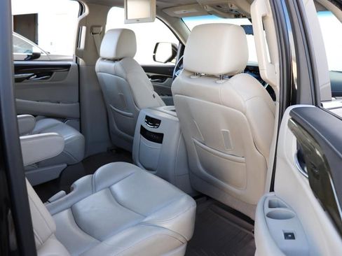 Used 2019 Cadillac Escalade ESV Premium Luxury image 30