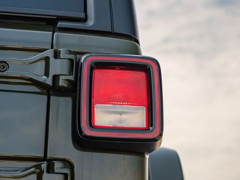 Used 2024 Jeep Wrangler Unlimited w/ Convenience Group image 15