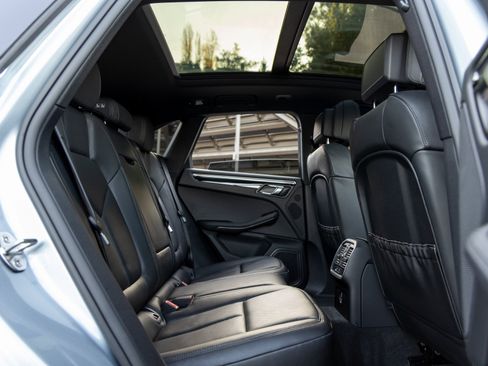 Certified 2025 Porsche Macan image 43