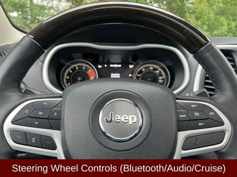 Used 2017 Jeep Cherokee Overland image 16