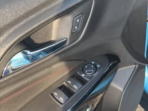 Used 2025 Chevrolet Trax RS image 17