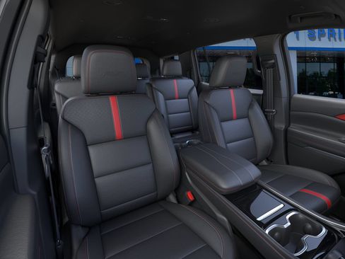 Used 2026 Chevrolet Traverse RS FWD image 40