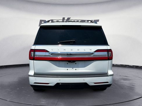 Certified 2021 Lincoln Navigator Reserve w/ Luxury Package AWD/4WD image 4