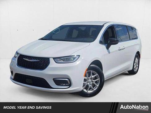 New 2025 Chrysler Pacifica Select image 1