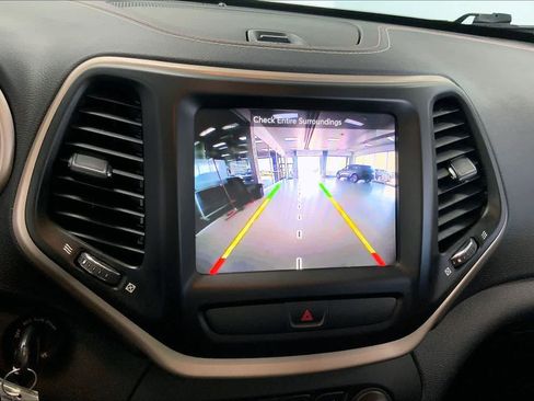 Used 2016 Jeep Cherokee 75th Anniversary FWD image 23