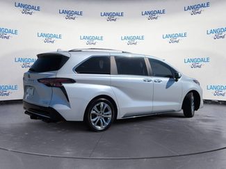 Used 2022 Toyota Sienna Platinum video 4