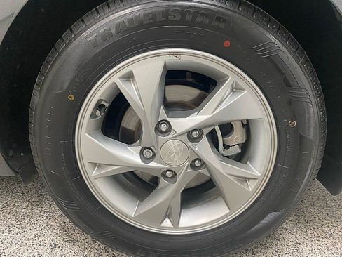 Used 2022 Hyundai Elantra SE image 23