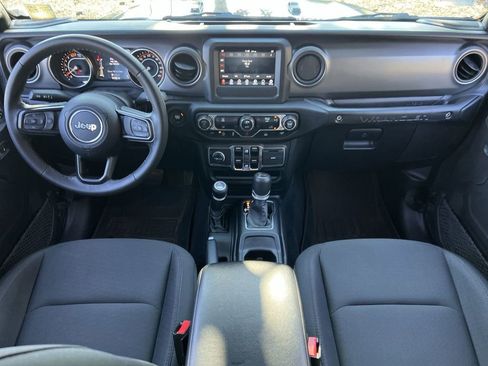 Used 2021 Jeep Wrangler Unlimited Sport image 23