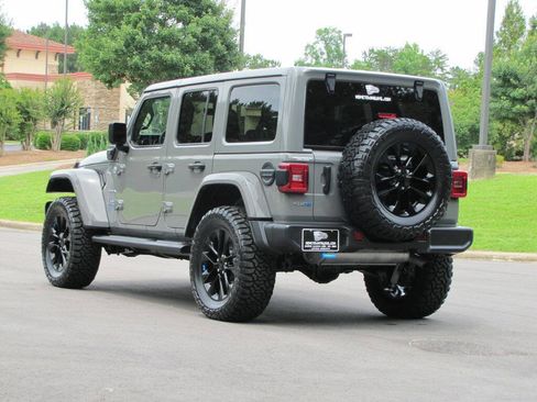 Used 2023 Jeep Wrangler Unlimited Sahara w/ Cold Weather Group AWD/4WD image 7