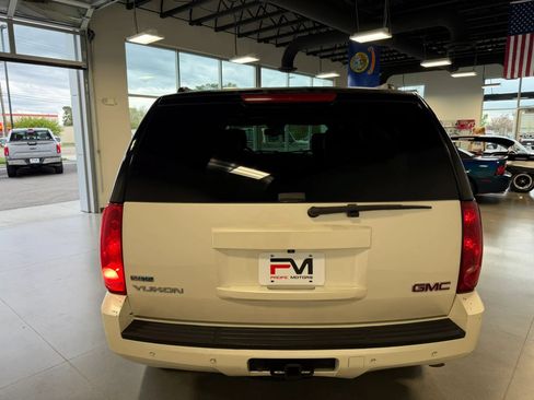 Used 2011 GMC Yukon SLT w/ SLT-2 Equipment Package AWD/4WD image 7