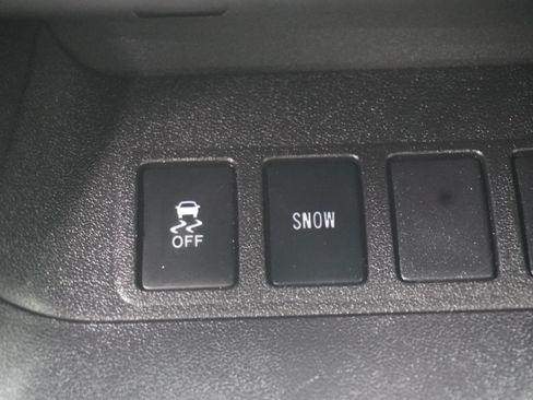 Used 2018 Toyota Highlander Plus FWD image 23