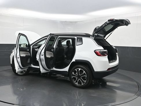 Used 2022 Jeep Compass Limited AWD/4WD image 38