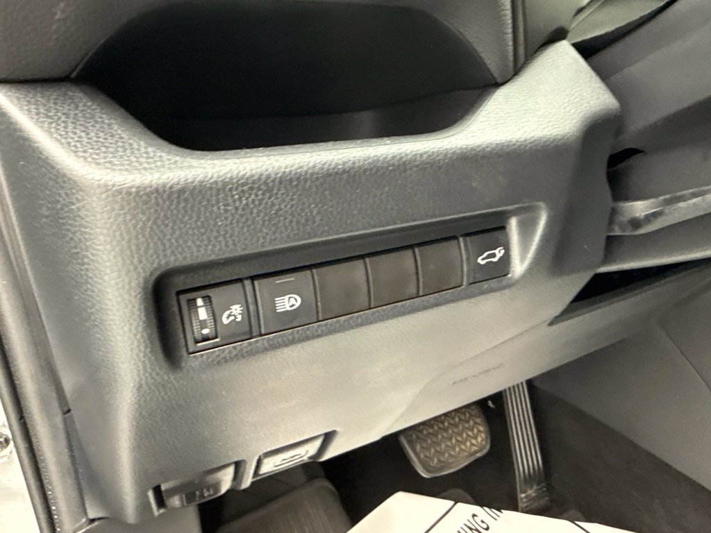 Used 2020 Toyota RAV4 XLE w/ Convenience Package FWD image 22