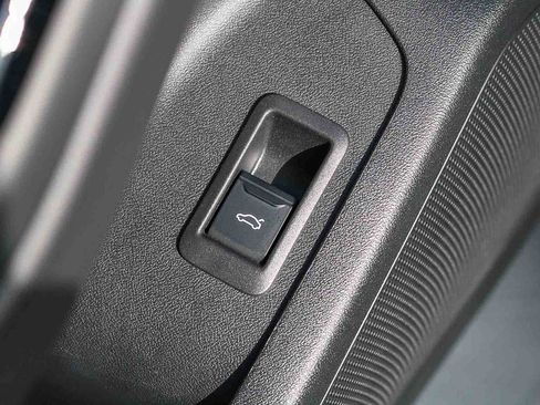 Used 2025 Audi Q6 e-tron Premium w/ Convenience Package image 31