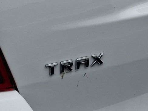 Used 2018 Chevrolet Trax LT w/ LT Convenience Package FWD image 5