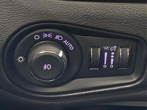 Used 2016 Jeep Renegade Limited image 16