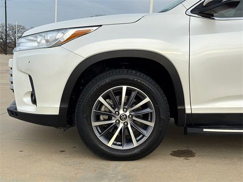 Used 2019 Toyota Highlander XLE image 5