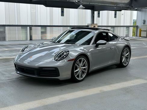Used 2024 Porsche 911 Carrera w/ Premium Package RWD image 9