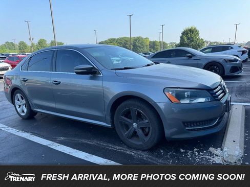 Used 2013 Volkswagen Passat 2.5 SE FWD image 1