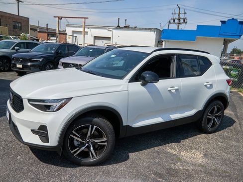 New 2026 Volvo XC40 B5 Core image 3