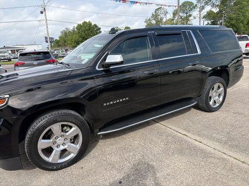 Used 2019 Chevrolet Suburban Premier image 4