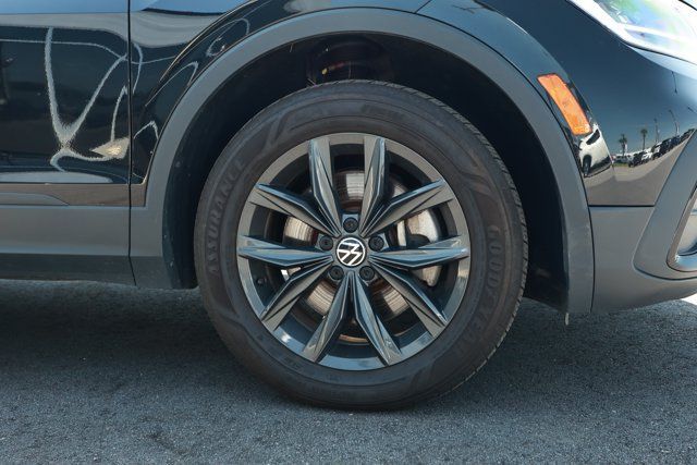 Used 2024 Volkswagen Tiguan SE AWD/4WD image 5