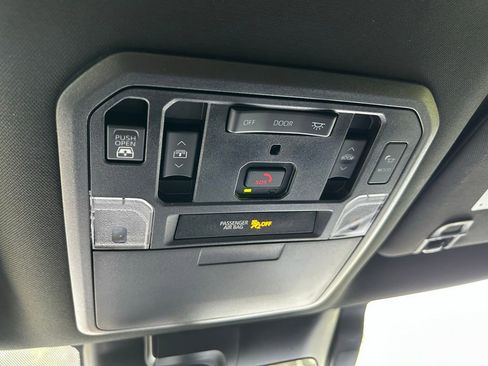 Used 2025 Toyota Tundra Platinum AWD/4WD image 31