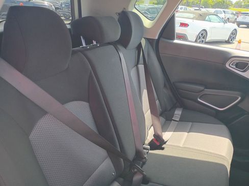 Used 2025 Kia Soul LX w/ LX Technology Package FWD image 24