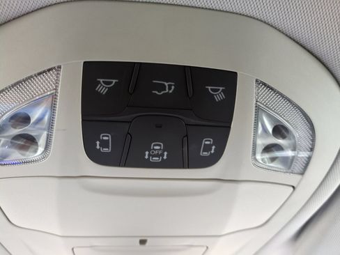 Used 2017 Chrysler Pacifica Touring FWD image 26