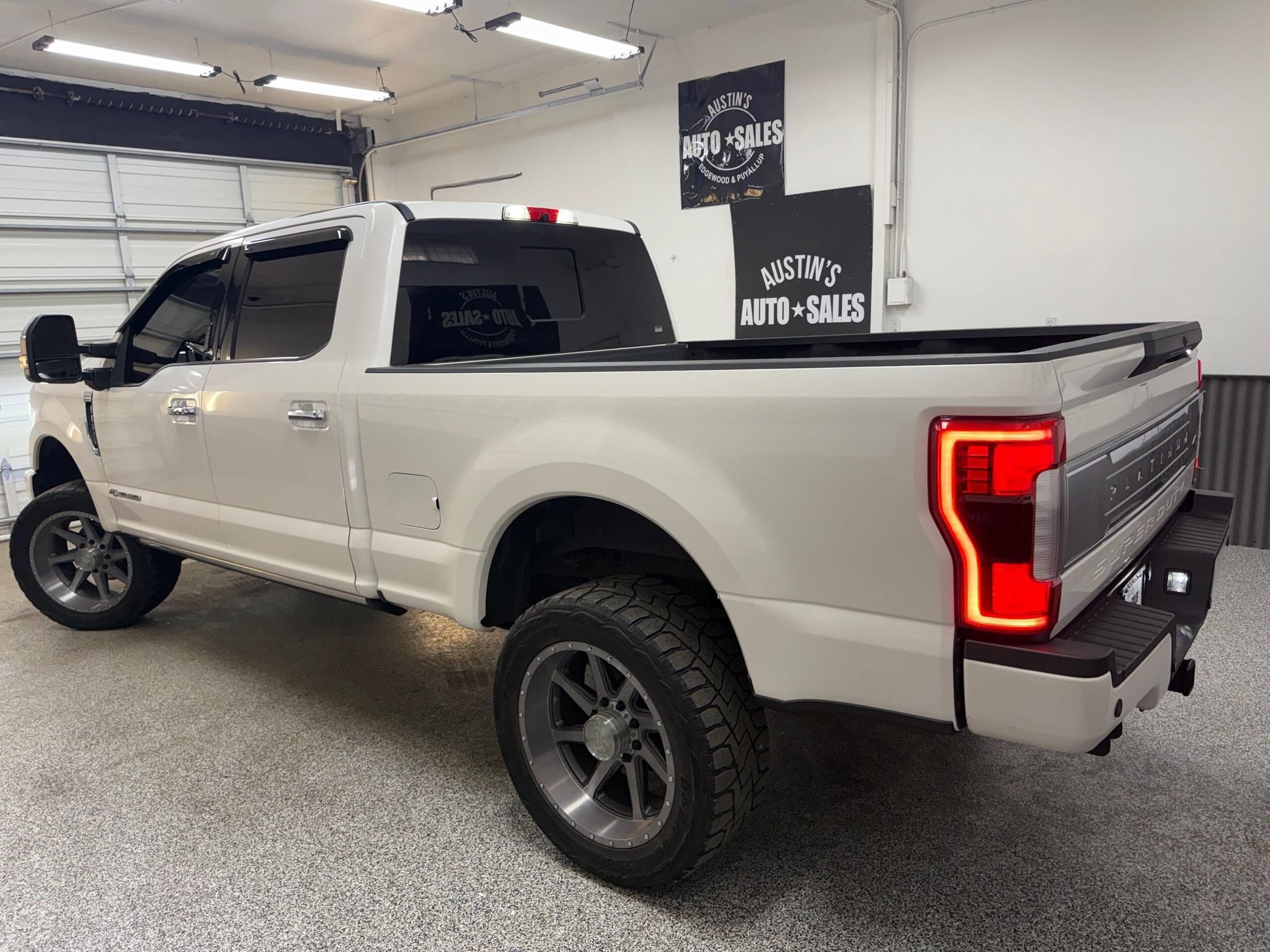 Used 2017 Ford F350 Platinum w/ Platinum Ultimate Package AWD/4WD image 5
