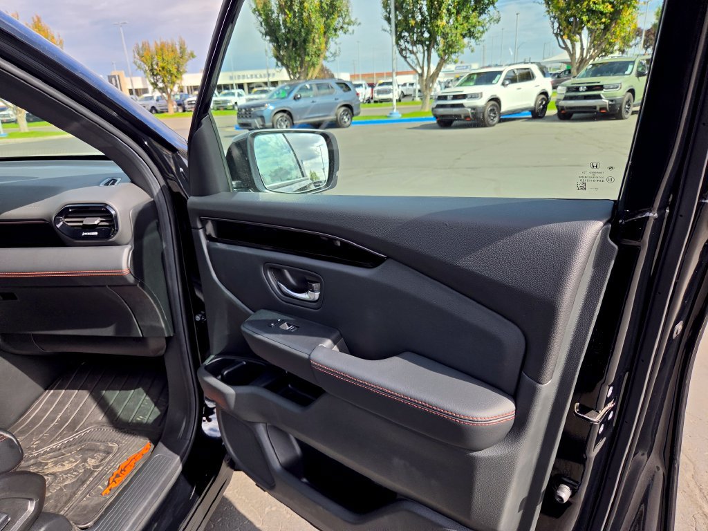Used 2025 Honda Pilot TrailSport image 18